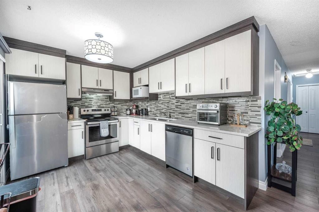 100 Whitehaven Road Ne, Calgary, AB - Indoor Photo Showing Kitchen With Stainless Steel Kitchen With Upgraded Kitchen