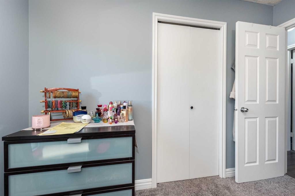 100 Whitehaven Road Ne, Calgary, AB - Indoor Photo Showing Other Room