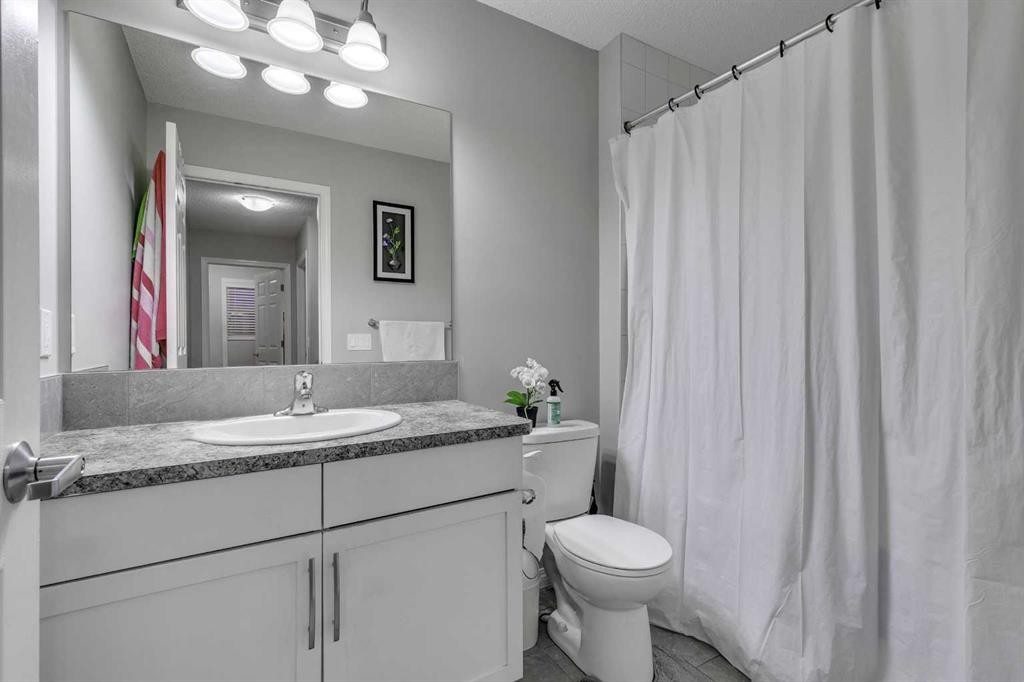 61 Cityscape View Ne, Calgary, AB - Indoor Photo Showing Bathroom