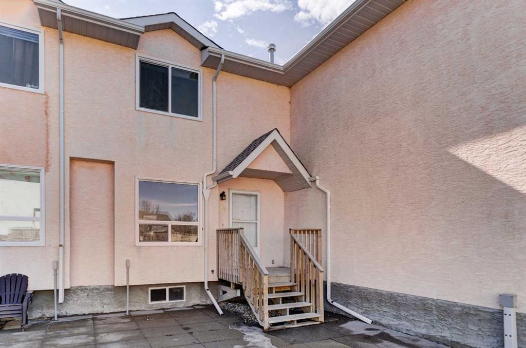 32-204 Strathaven Drive, Strathmore, AB - Outdoor With Exterior