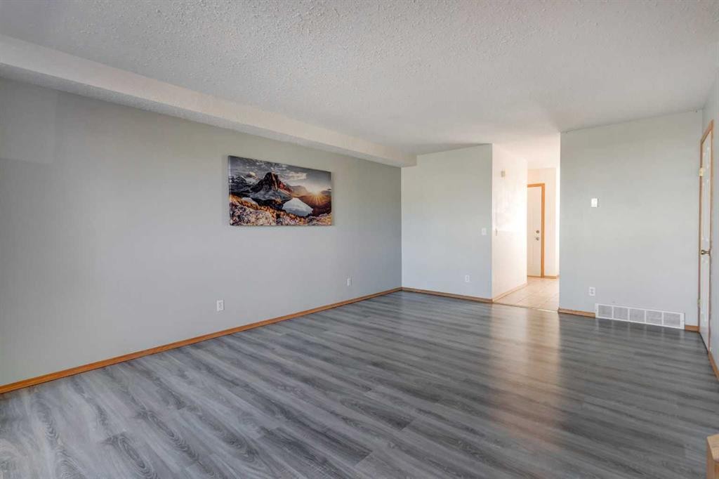 32-204 Strathaven Drive, Strathmore, AB - Indoor Photo Showing Other Room