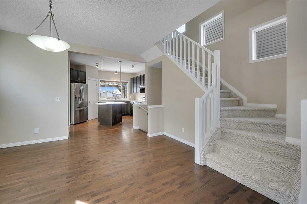 1833 New Brighton Drive Se, Calgary, AB - Indoor Photo Showing Other Room