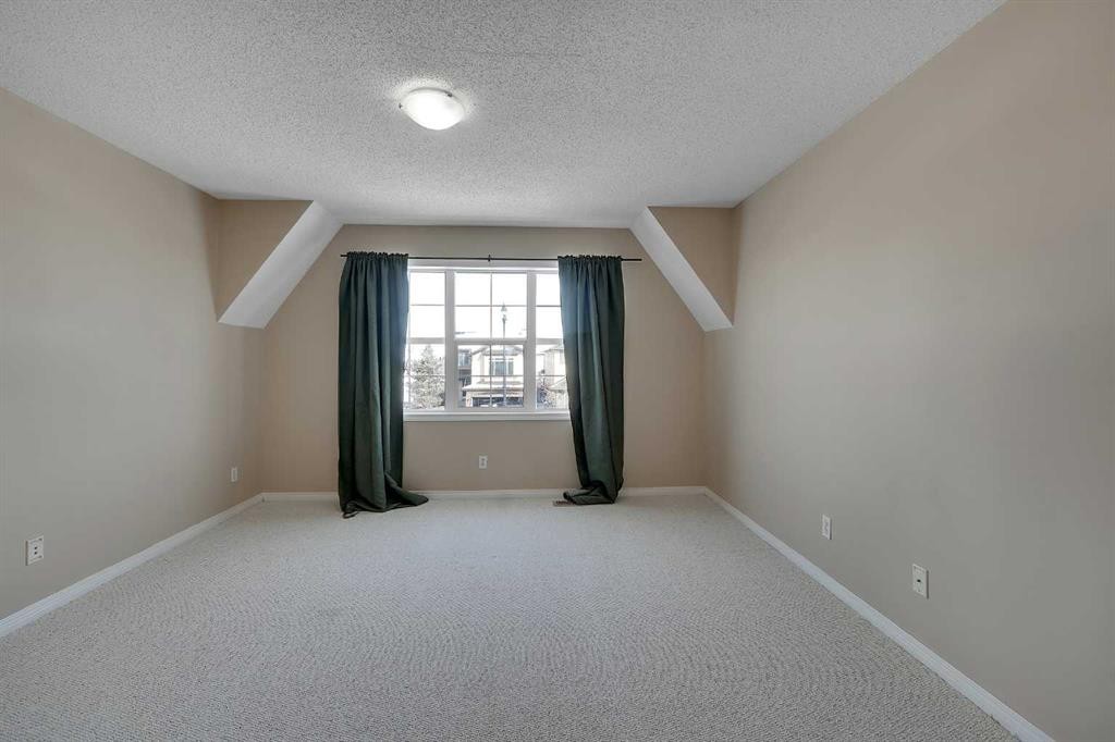 1833 New Brighton Drive Se, Calgary, AB - Indoor Photo Showing Other Room