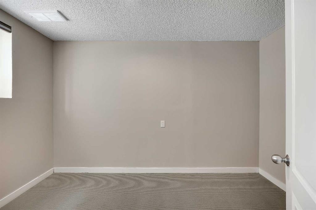 1833 New Brighton Drive Se, Calgary, AB - Indoor Photo Showing Other Room