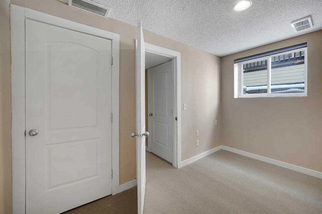 1833 New Brighton Drive Se, Calgary, AB - Indoor Photo Showing Other Room