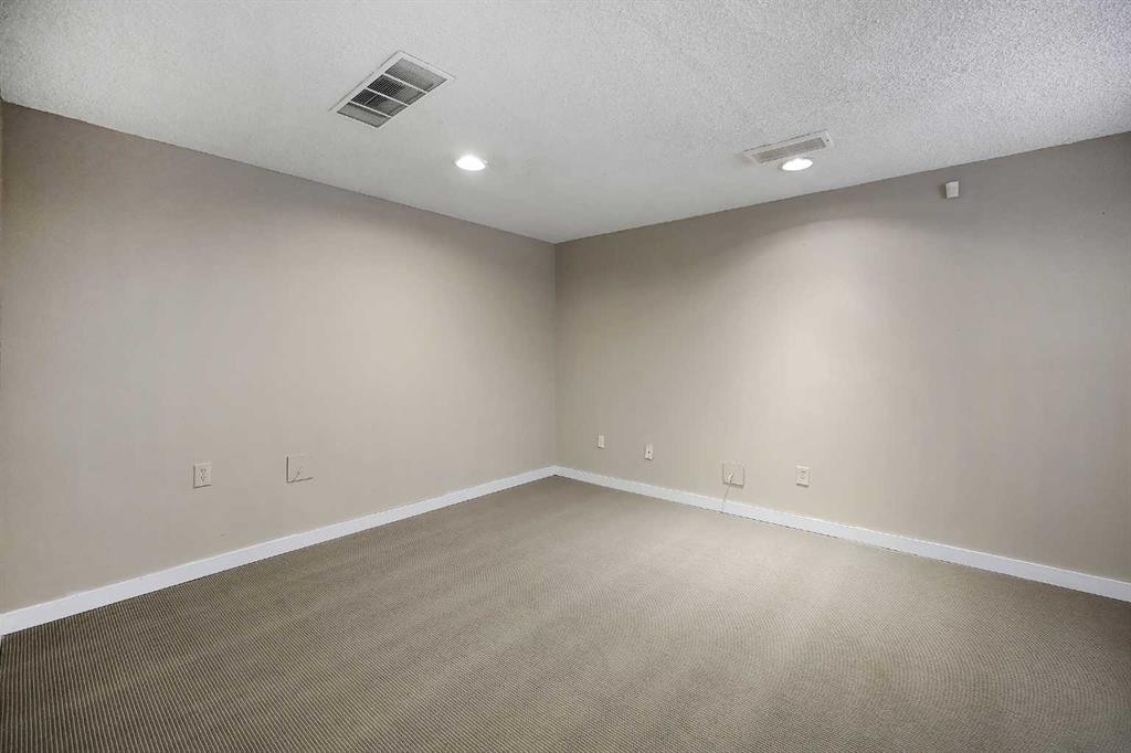 1833 New Brighton Drive Se, Calgary, AB - Indoor Photo Showing Other Room