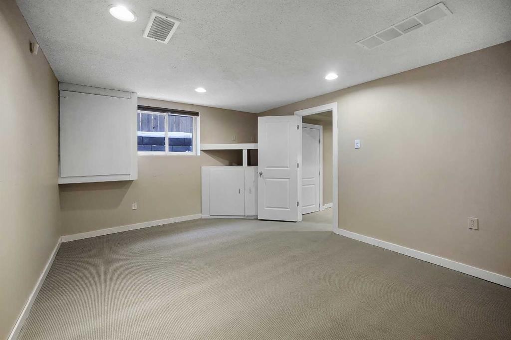 1833 New Brighton Drive Se, Calgary, AB - Indoor