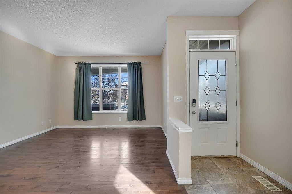 1833 New Brighton Drive Se, Calgary, AB - Indoor Photo Showing Other Room