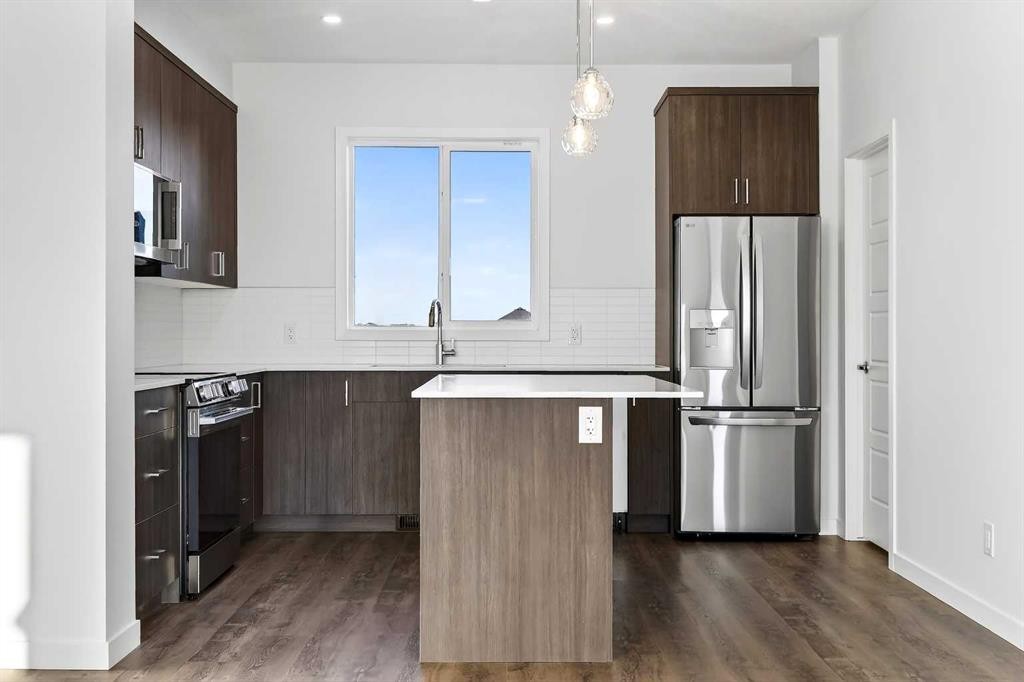 1023-132 Red Embers Link Ne, Calgary, AB - Indoor Photo Showing Kitchen