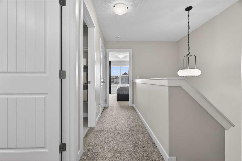 67 Wolf Willow Boulevard Se, Calgary, AB - Indoor Photo Showing Other Room