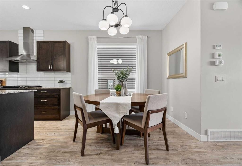 67 Wolf Willow Boulevard Se, Calgary, AB - Indoor Photo Showing Dining Room