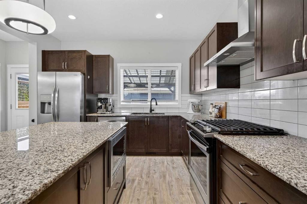 67 Wolf Willow Boulevard Se, Calgary, AB - Indoor Photo Showing Kitchen With Upgraded Kitchen