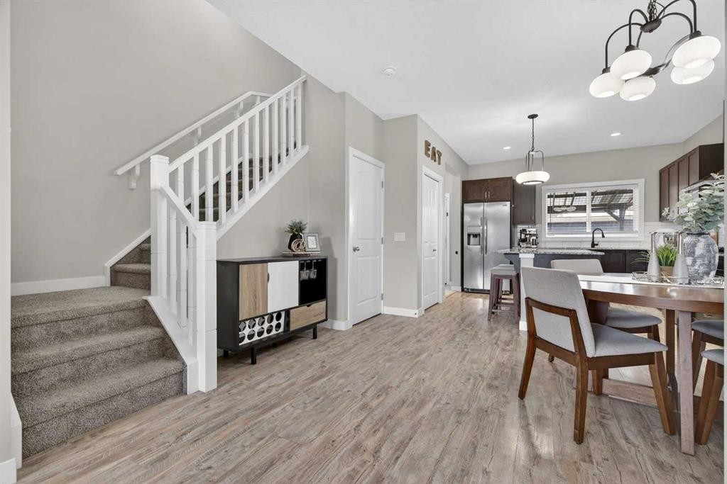 67 Wolf Willow Boulevard Se, Calgary, AB - Indoor Photo Showing Dining Room