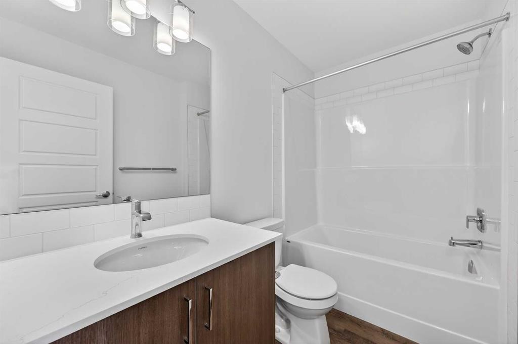 908-132 Red Embers Link Ne, Calgary, AB - Indoor Photo Showing Bathroom