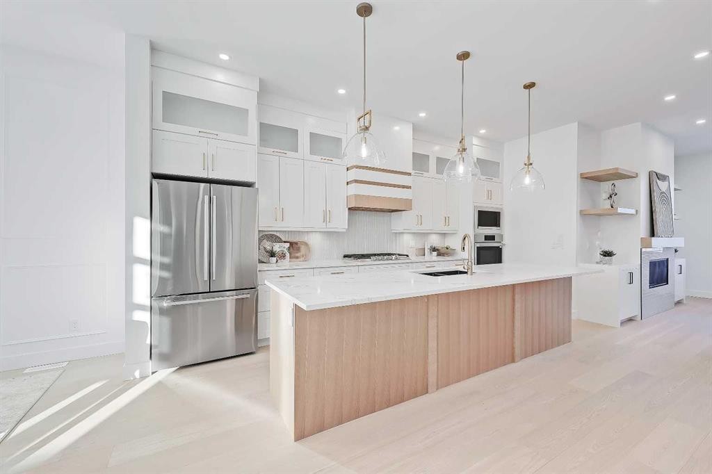 3536 43 Street Sw, Calgary, AB - Indoor Photo Showing Kitchen With Stainless Steel Kitchen With Upgraded Kitchen