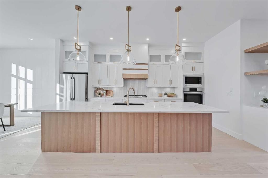 3536 43 Street Sw, Calgary, AB - Indoor Photo Showing Kitchen With Upgraded Kitchen