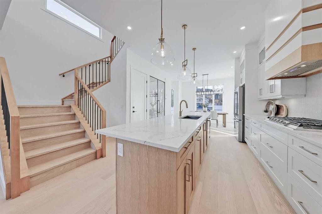 3536 43 Street Sw, Calgary, AB - Indoor Photo Showing Kitchen With Upgraded Kitchen