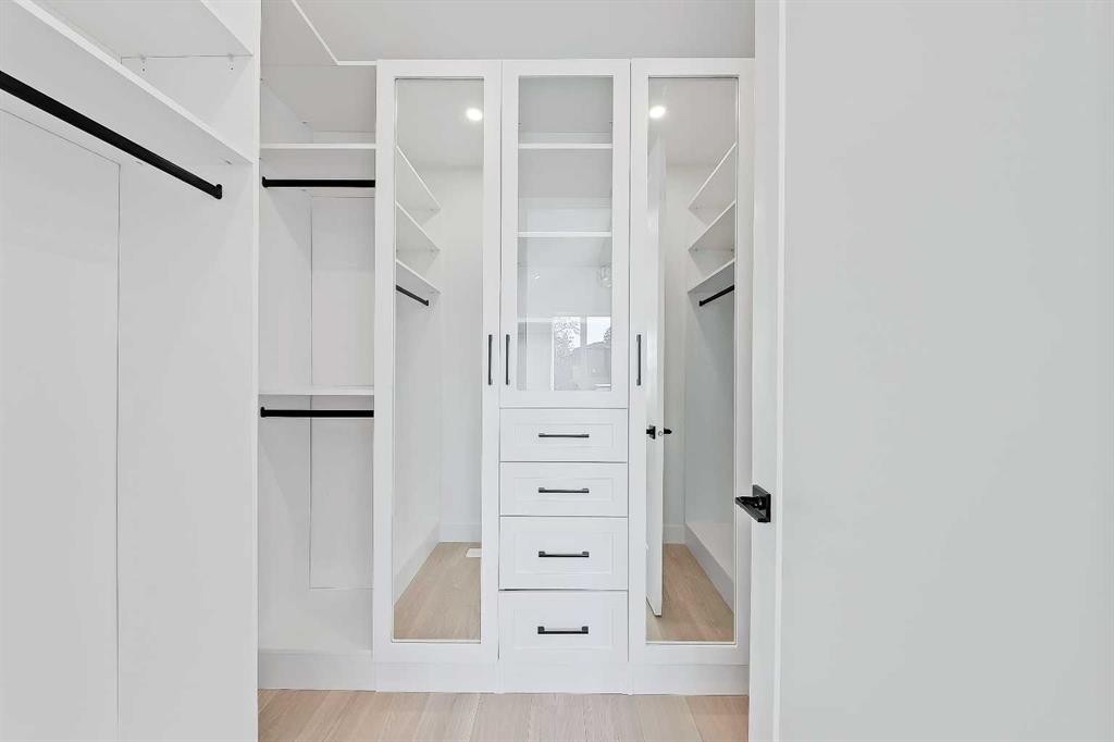 3536 43 Street Sw, Calgary, AB - Indoor Photo Showing Other Room