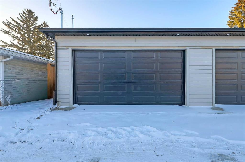 3536 43 Street Sw, Calgary, AB - Outdoor