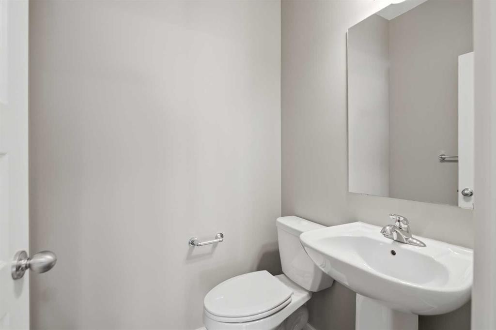 54 Legacy Close Se, Calgary, AB - Indoor Photo Showing Bathroom