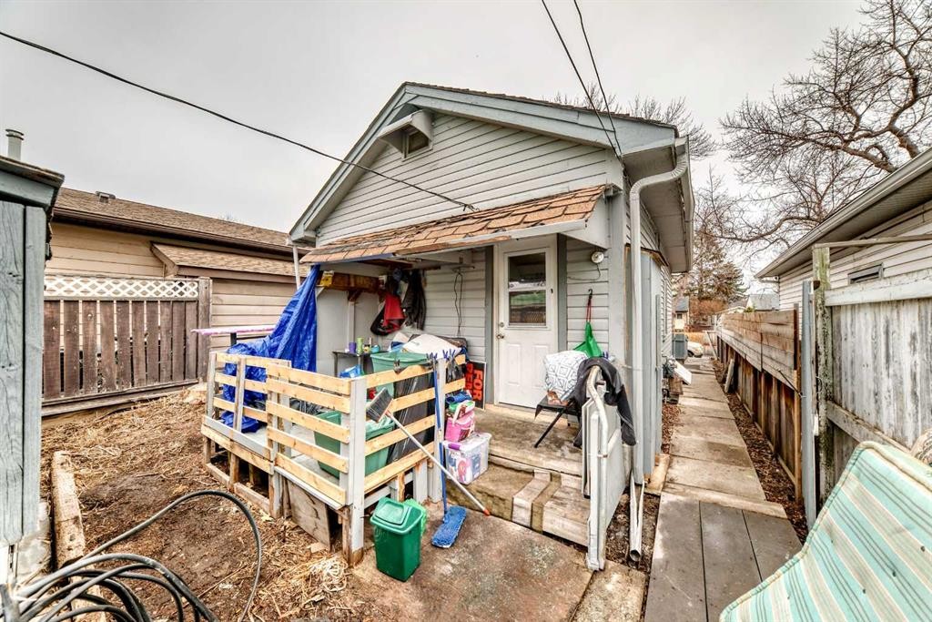 6437 19 Street Se, Calgary, AB - Outdoor