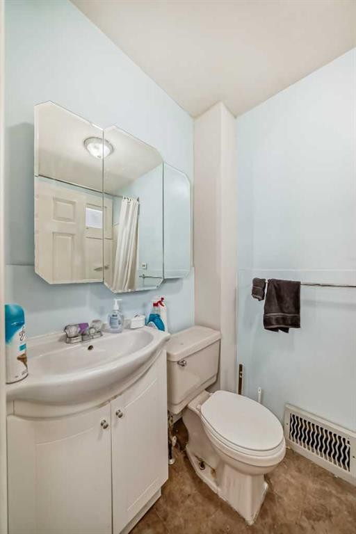 6437 19 Street Se, Calgary, AB - Indoor Photo Showing Bathroom