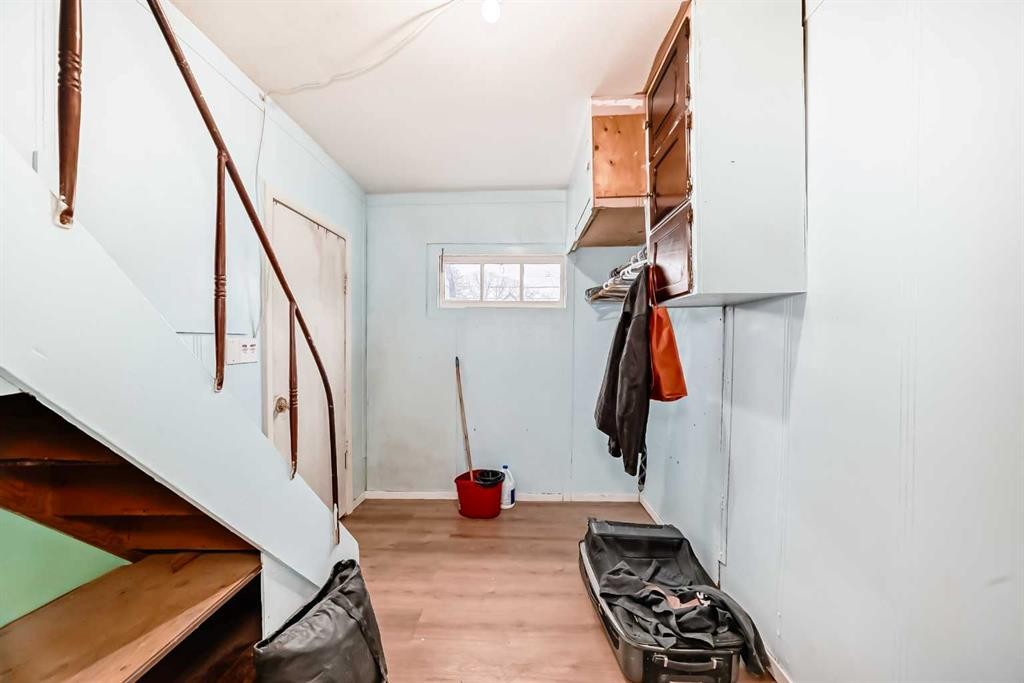 6437 19 Street Se, Calgary, AB - Indoor Photo Showing Other Room