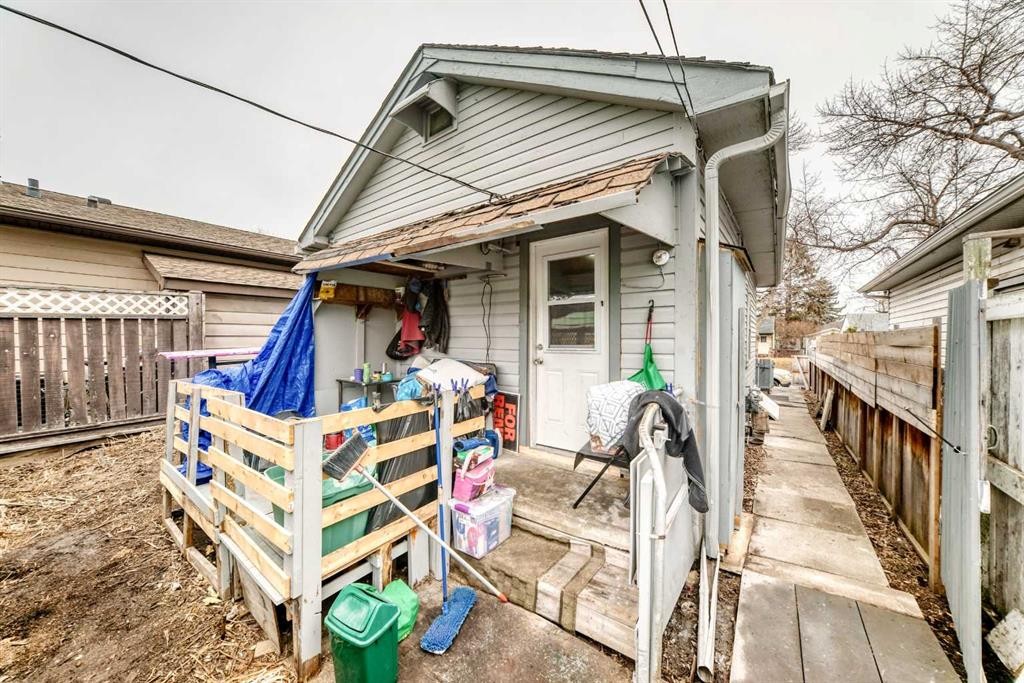 6437 19 Street Se, Calgary, AB - Outdoor