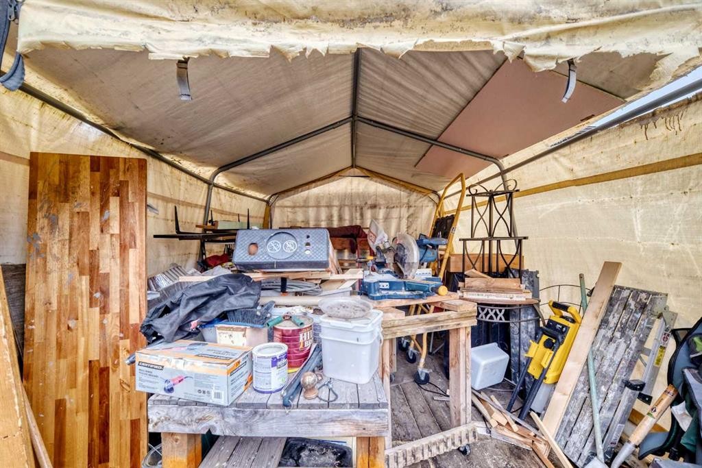 6437 19 Street Se, Calgary, AB - Indoor