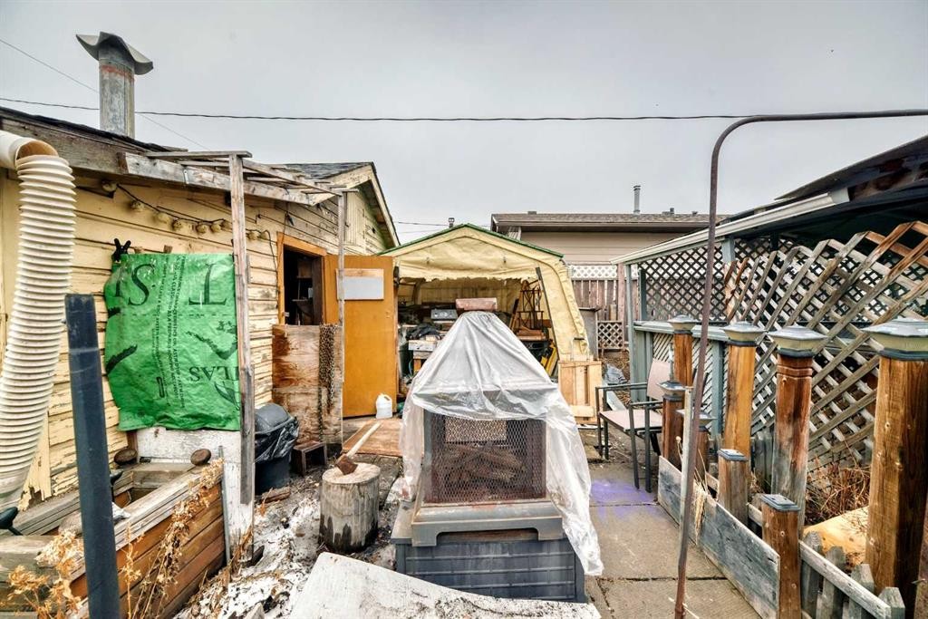 6437 19 Street Se, Calgary, AB - Outdoor