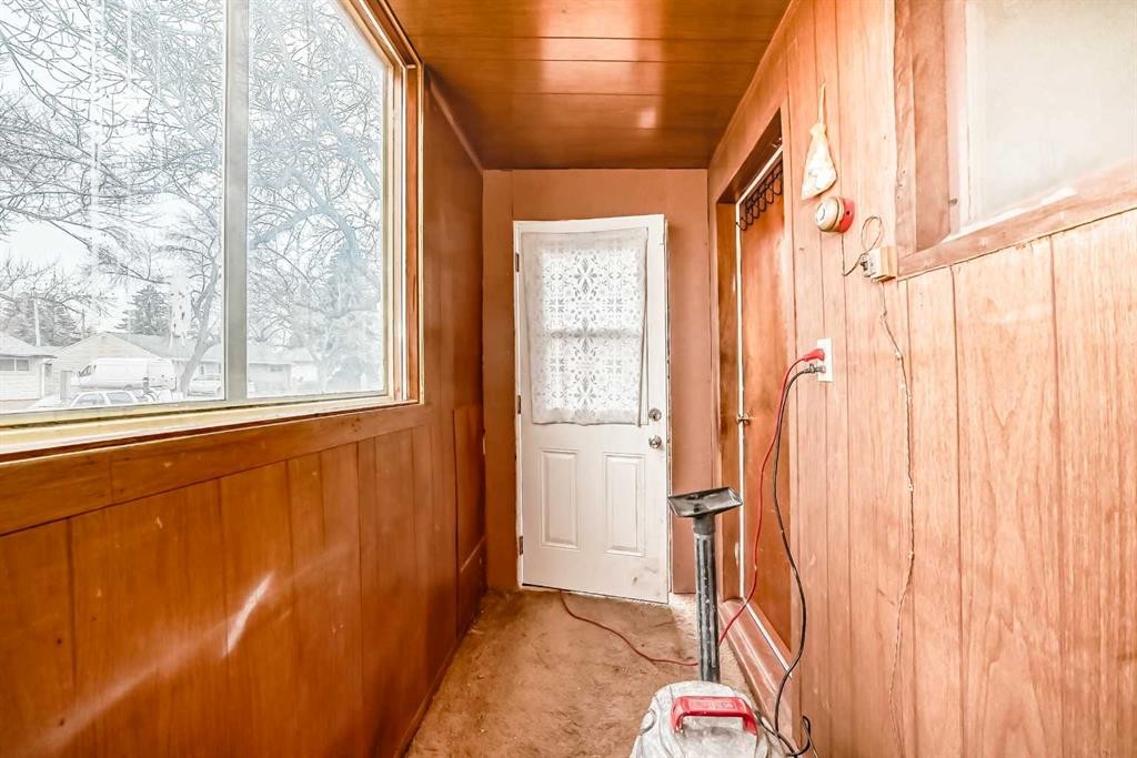 6437 19 Street Se, Calgary, AB - Indoor Photo Showing Other Room