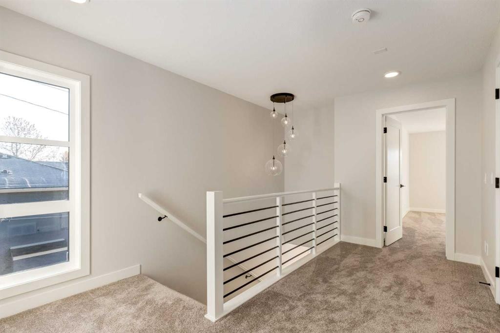 2516 21 Avenue Sw, Calgary, AB - Indoor Photo Showing Other Room