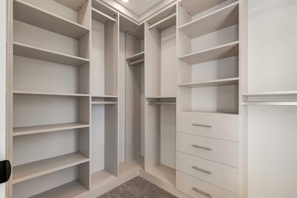 2516 21 Avenue Sw, Calgary, AB - Indoor With Storage