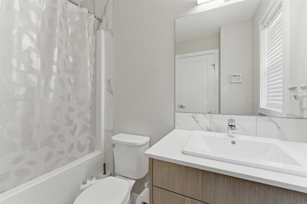 20 Cornerstone Manor Ne, Calgary, AB - Indoor Photo Showing Bathroom