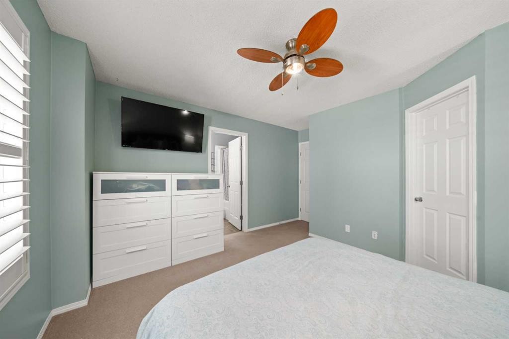 47 Eversyde Heath Sw, Calgary, AB - Indoor Photo Showing Bedroom