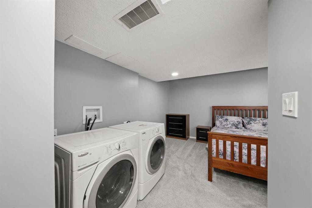 47 Eversyde Heath Sw, Calgary, AB - Indoor Photo Showing Laundry Room