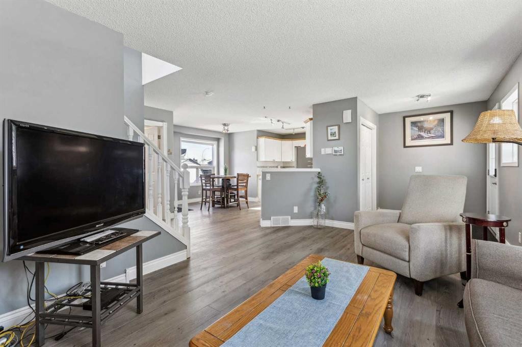 30 Martha'S Haven Manor Ne, Calgary, AB - Indoor Photo Showing Living Room