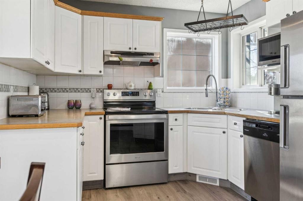 30 Martha'S Haven Manor Ne, Calgary, AB - Indoor Photo Showing Kitchen With Stainless Steel Kitchen