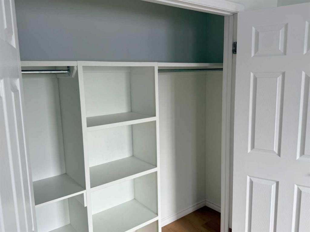 651 Macewan Drive Nw, Calgary, AB - Indoor Photo Showing Other Room