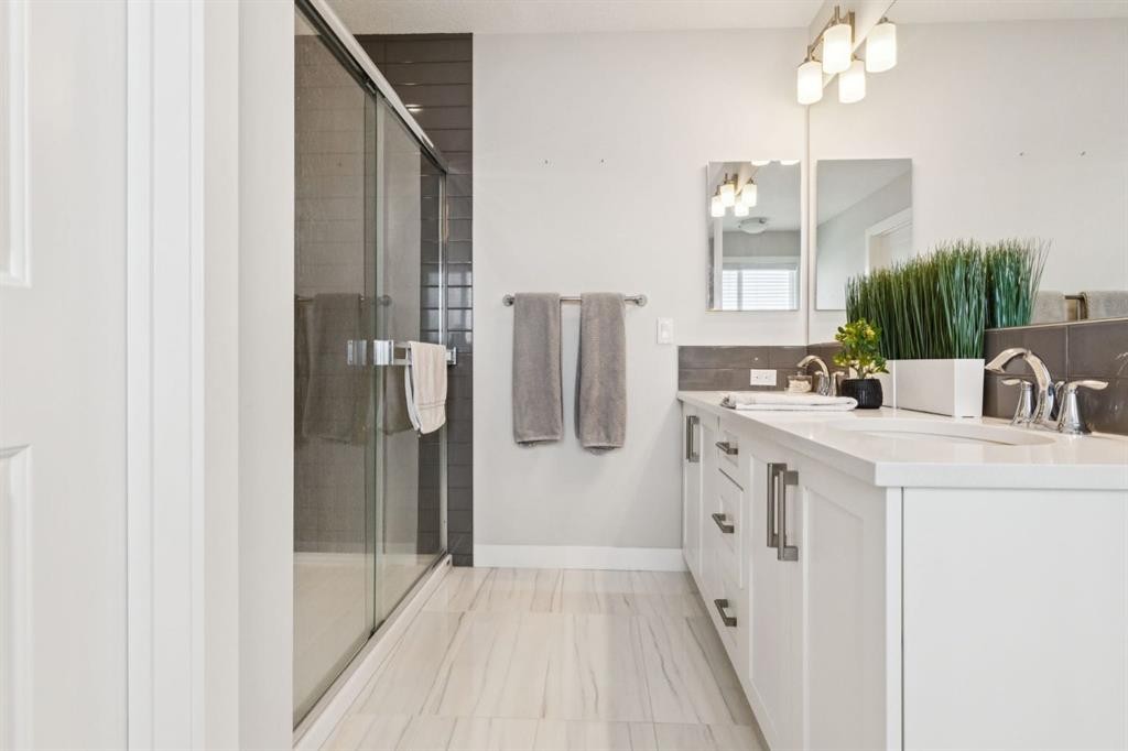 415 Rivercrest Boulevard, Cochrane, AB - Indoor Photo Showing Bathroom