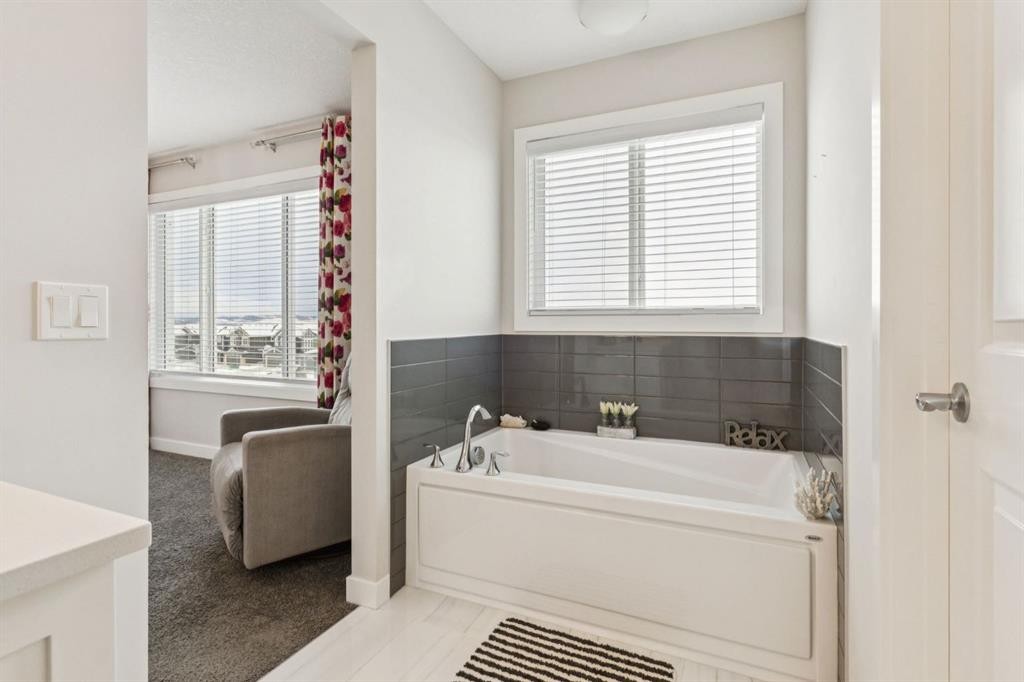 415 Rivercrest Boulevard, Cochrane, AB - Indoor Photo Showing Bathroom