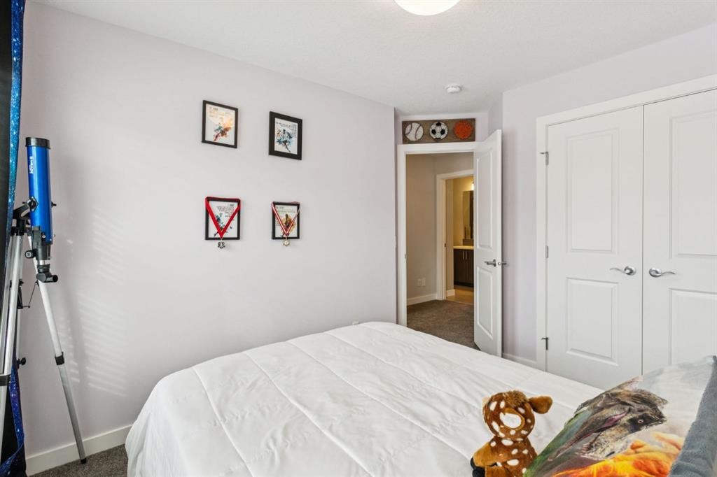 415 Rivercrest Boulevard, Cochrane, AB - Indoor Photo Showing Bedroom