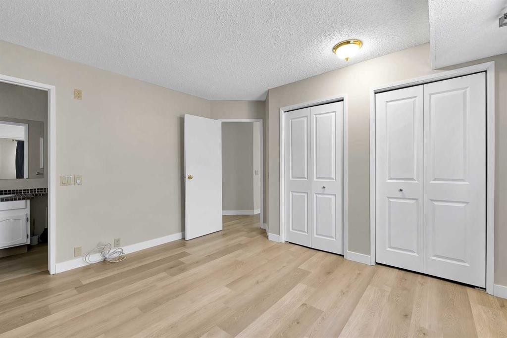 1111 Berkley Drive Nw, Calgary, AB - Indoor Photo Showing Other Room