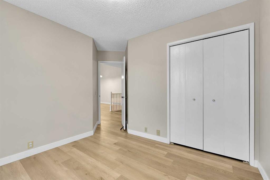 1111 Berkley Drive Nw, Calgary, AB - Indoor Photo Showing Other Room