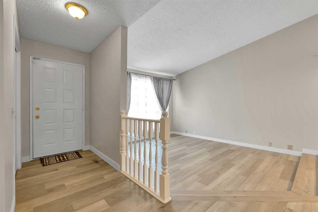 1111 Berkley Drive Nw, Calgary, AB - Indoor Photo Showing Other Room