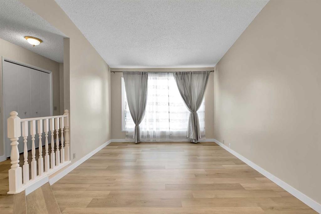 1111 Berkley Drive Nw, Calgary, AB - Indoor Photo Showing Other Room
