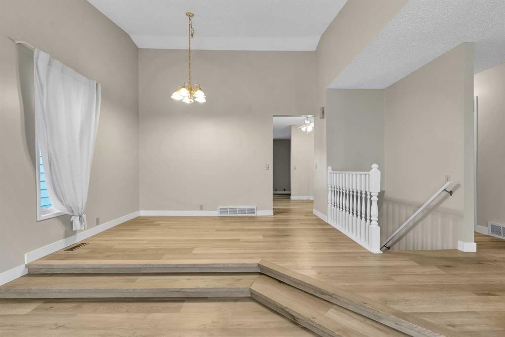 1111 Berkley Drive Nw, Calgary, AB - Indoor Photo Showing Other Room