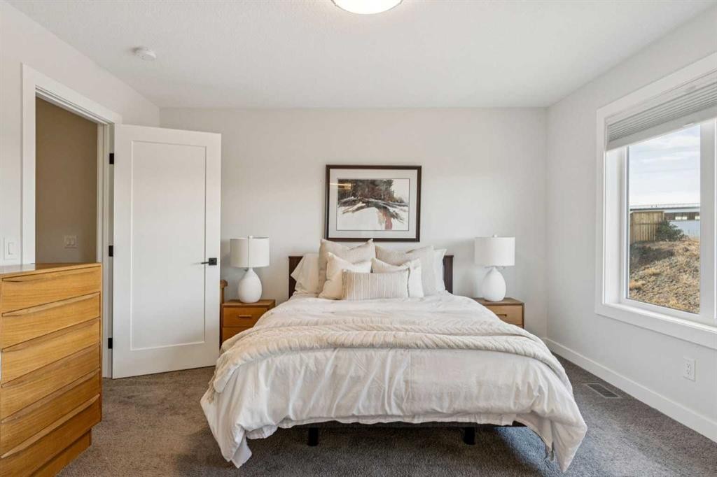 24 Willow Park Point, Cochrane, AB - Indoor Photo Showing Bedroom