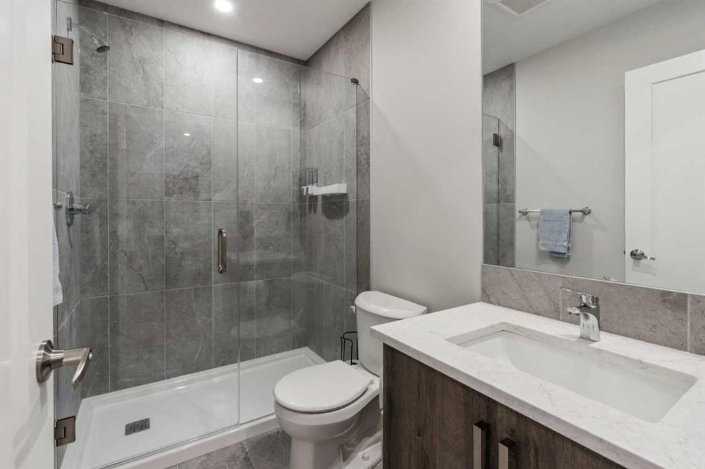 24 Willow Park Point, Cochrane, AB - Indoor Photo Showing Bathroom