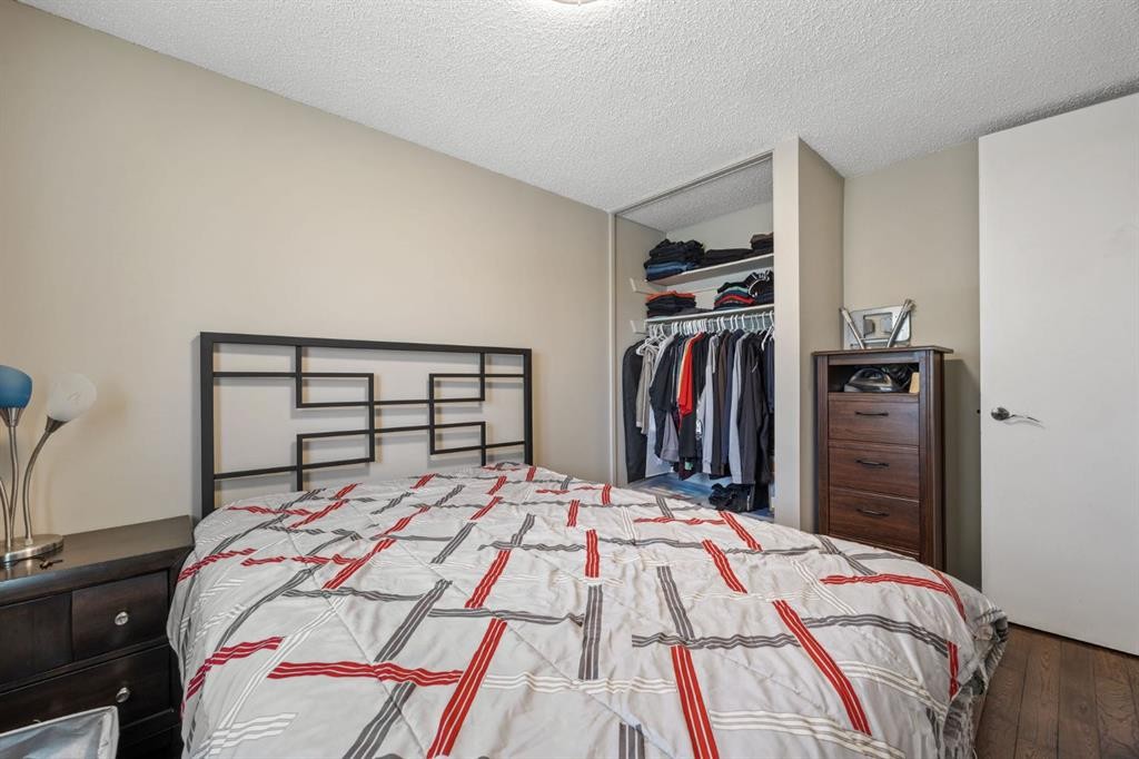 2302 Olympia Drive Se, Calgary, AB - Indoor Photo Showing Bedroom
